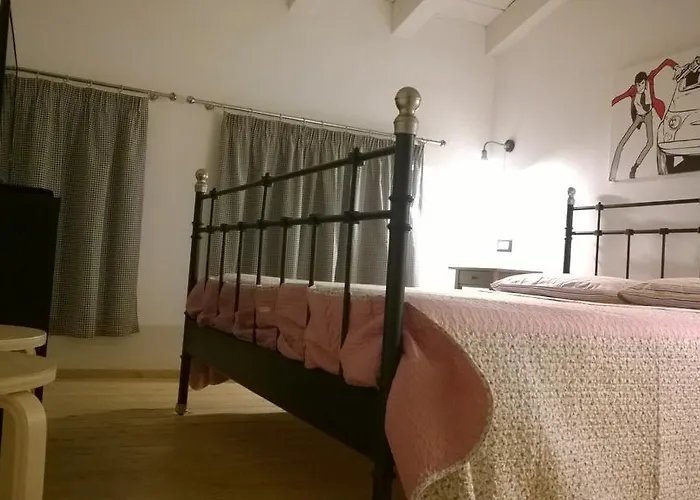 Smart Verona Nord بيت ضيافة *